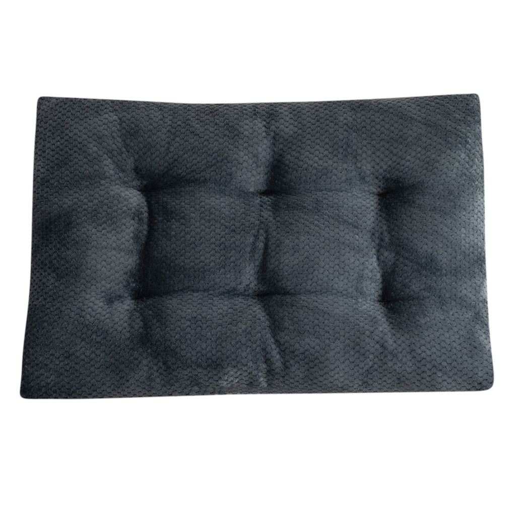 Aevvon black tufted washable pet crate mat